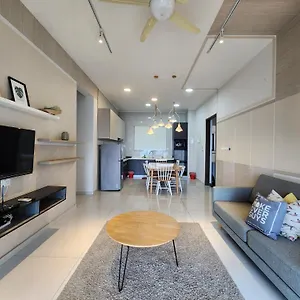5* Guest house Country Garden Danga Bay By Widebed Jb